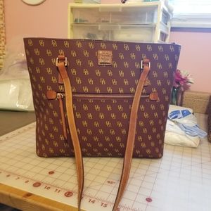 Dooney and bourke shopper